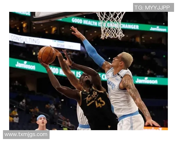 火箭队与步行者队激战正酣11月12日精彩对决引发球迷热议 火箭队与步行者队激战正酣11月12日精彩对决引发球迷热议